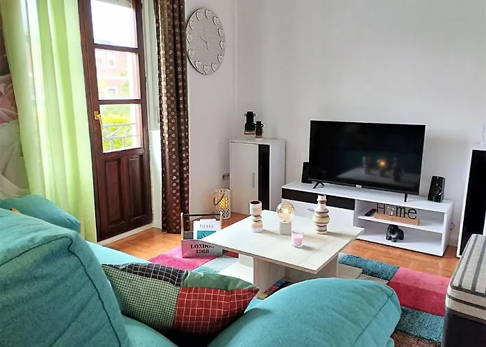 Coquetty Housing In Santander Bay *