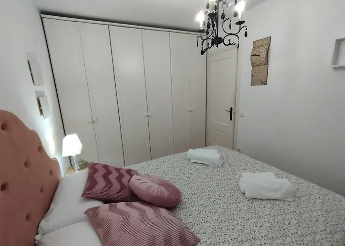 Coquetty Housing In Santander Bay