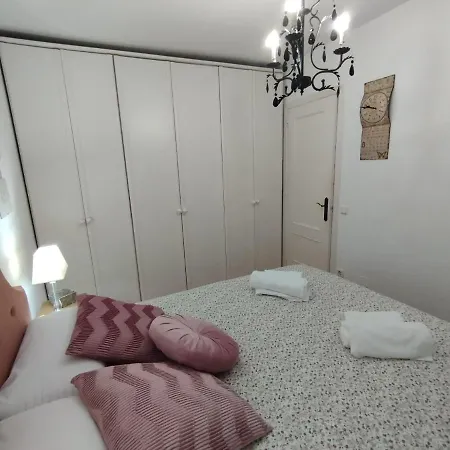 Coquetty Housing In Santander Bay