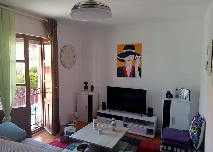 Coquetty Housing In Santander Bay